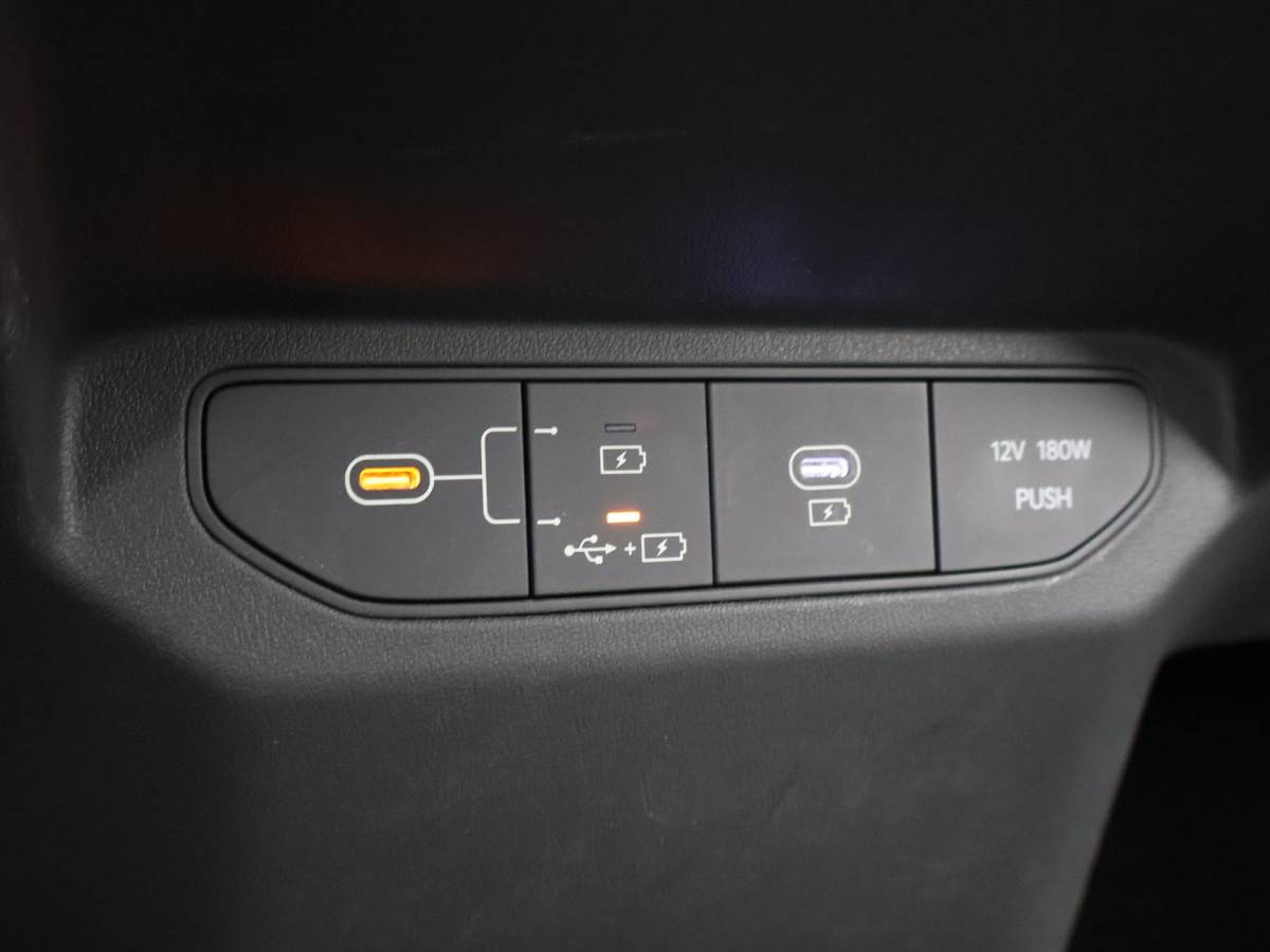 Kia EV3 Kia EV3 Plus 58.3 kWh 204 PK + STUURVERW. | STOELVERW. | TREKHAAK | SOH 100% | ADAPTIVE CRUISE | CAMERA