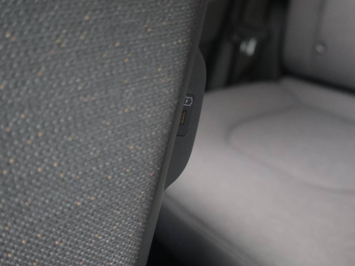 Kia EV3 Kia EV3 Plus 58.3 kWh 204 PK + STUURVERW. | STOELVERW. | TREKHAAK | SOH 100% | ADAPTIVE CRUISE | CAMERA