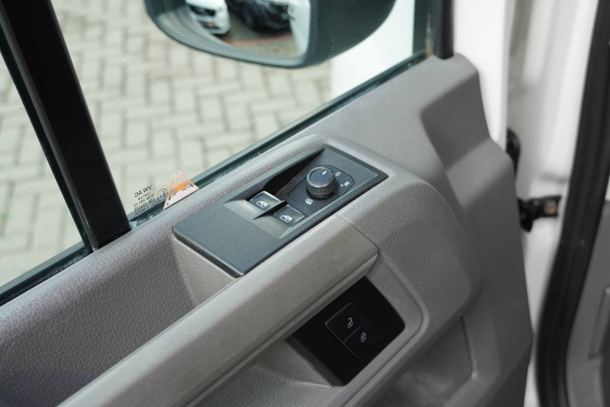 Volkswagen Crafter Volkswagen Crafter 2.0 TDI L3H3 Highline NAP Airco/Cruise