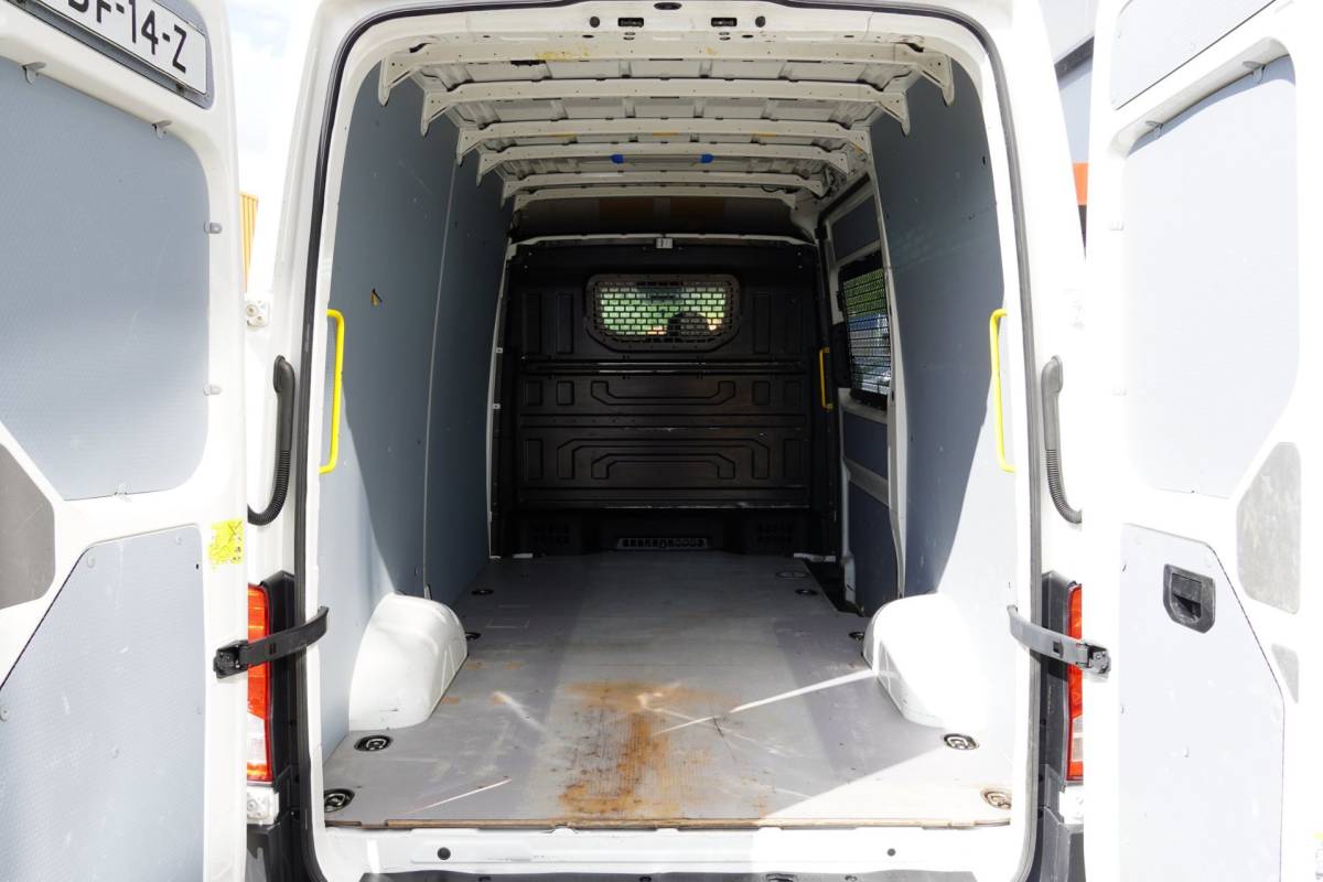 Volkswagen Crafter Volkswagen Crafter 2.0 TDI L3H3 Highline NAP Airco/Cruise
