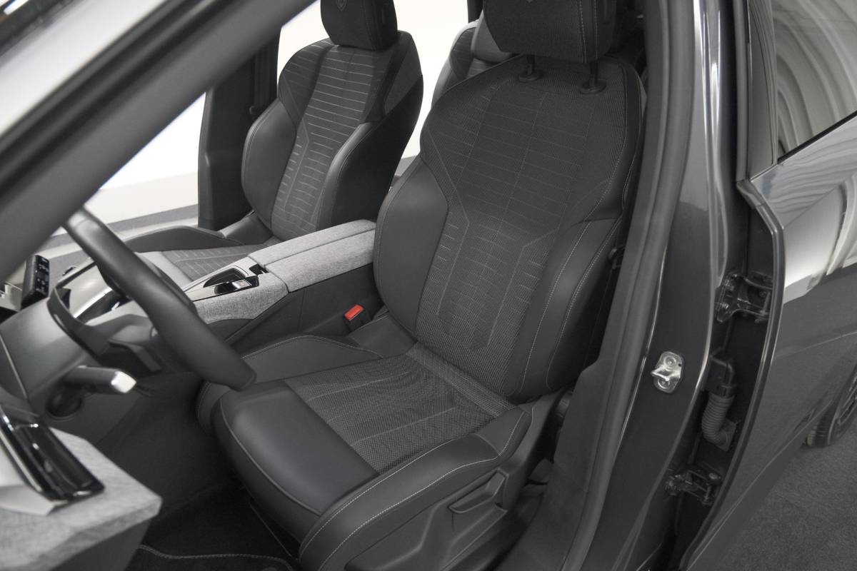 Peugeot 5008 Peugeot 5008 1.2 Hybrid 136 GT 7p | Adaptieve Cruise Control | Camera | Elektrische Kofferklep | Stoelverwarming