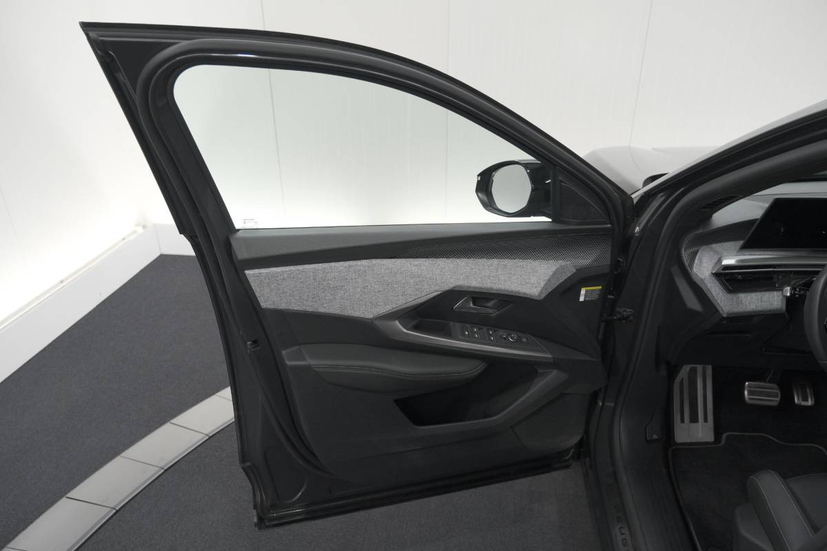 Peugeot 5008 Peugeot 5008 1.2 Hybrid 136 GT 7p | Adaptieve Cruise Control | Camera | Elektrische Kofferklep | Stoelverwarming