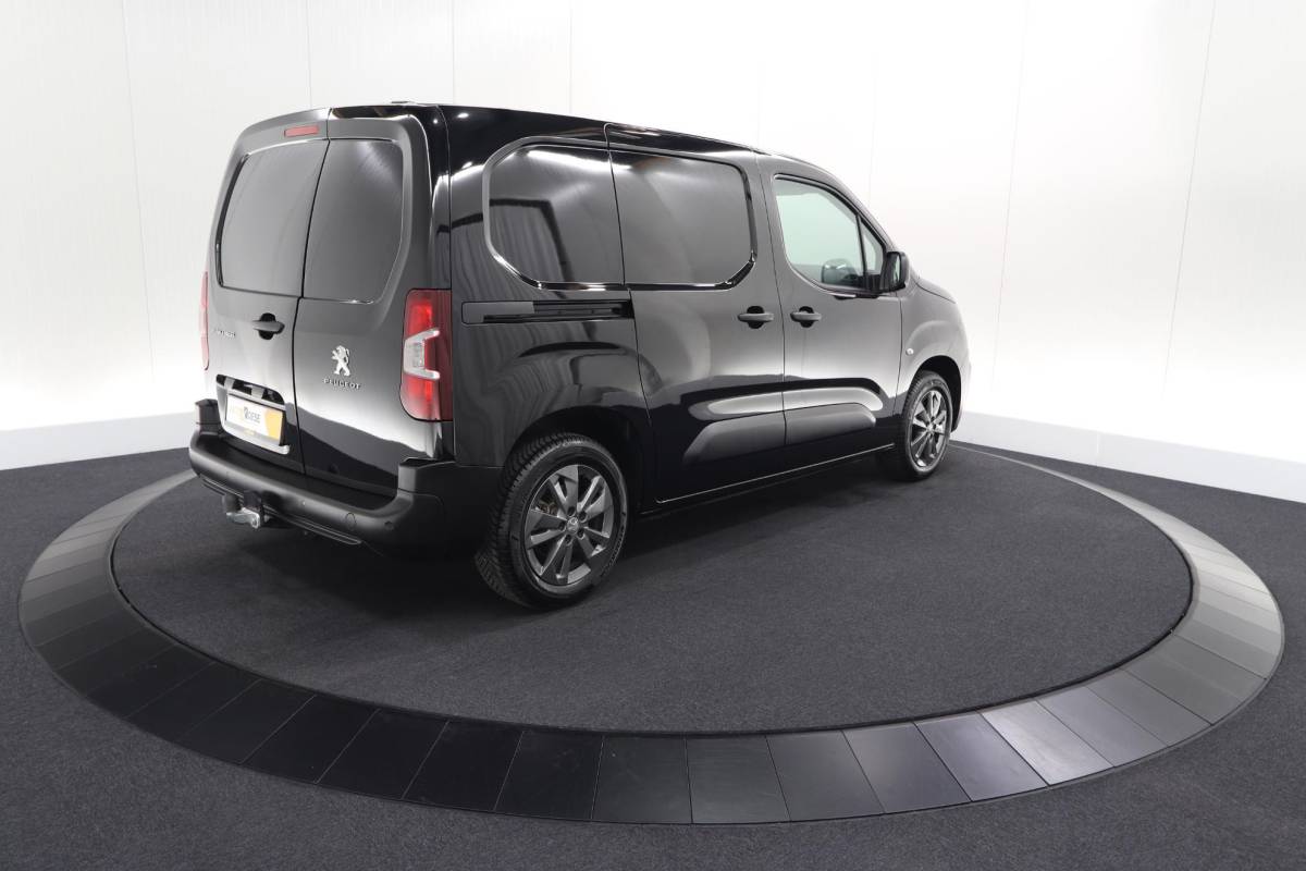 Peugeot Partner Peugeot Partner 1.5 BlueHDi 130 EAT8 S&S L1 | Houten laadvloer | Trekhaak | Camera | Parkeersensoren | Apple Carplay
