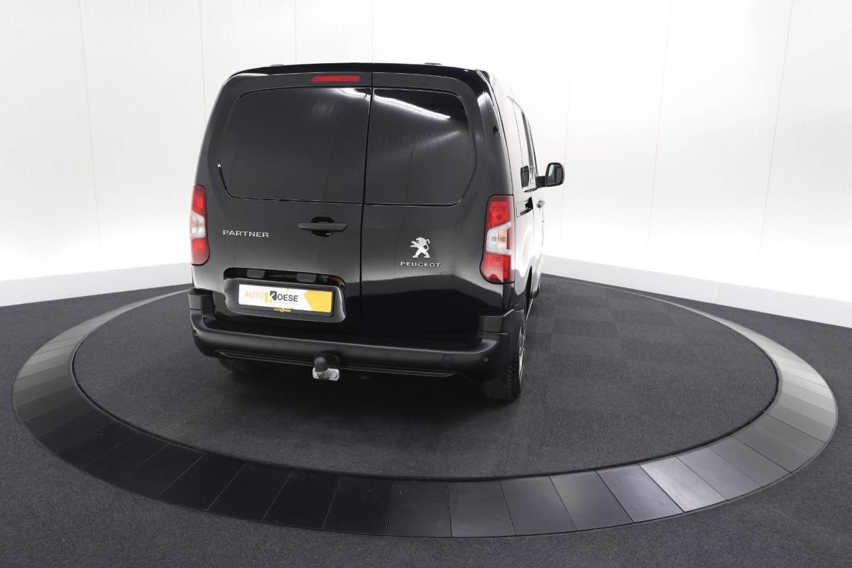Peugeot Partner Peugeot Partner 1.5 BlueHDi 130 EAT8 S&S L1 | Houten laadvloer | Trekhaak | Camera | Parkeersensoren | Apple Carplay