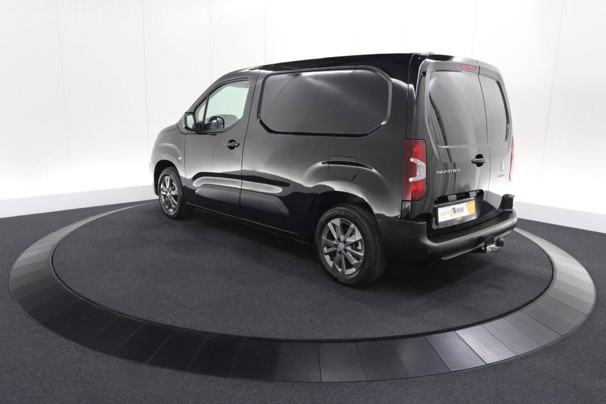 Peugeot Partner Peugeot Partner 1.5 BlueHDi 130 EAT8 S&S L1 | Houten laadvloer | Trekhaak | Camera | Parkeersensoren | Apple Carplay