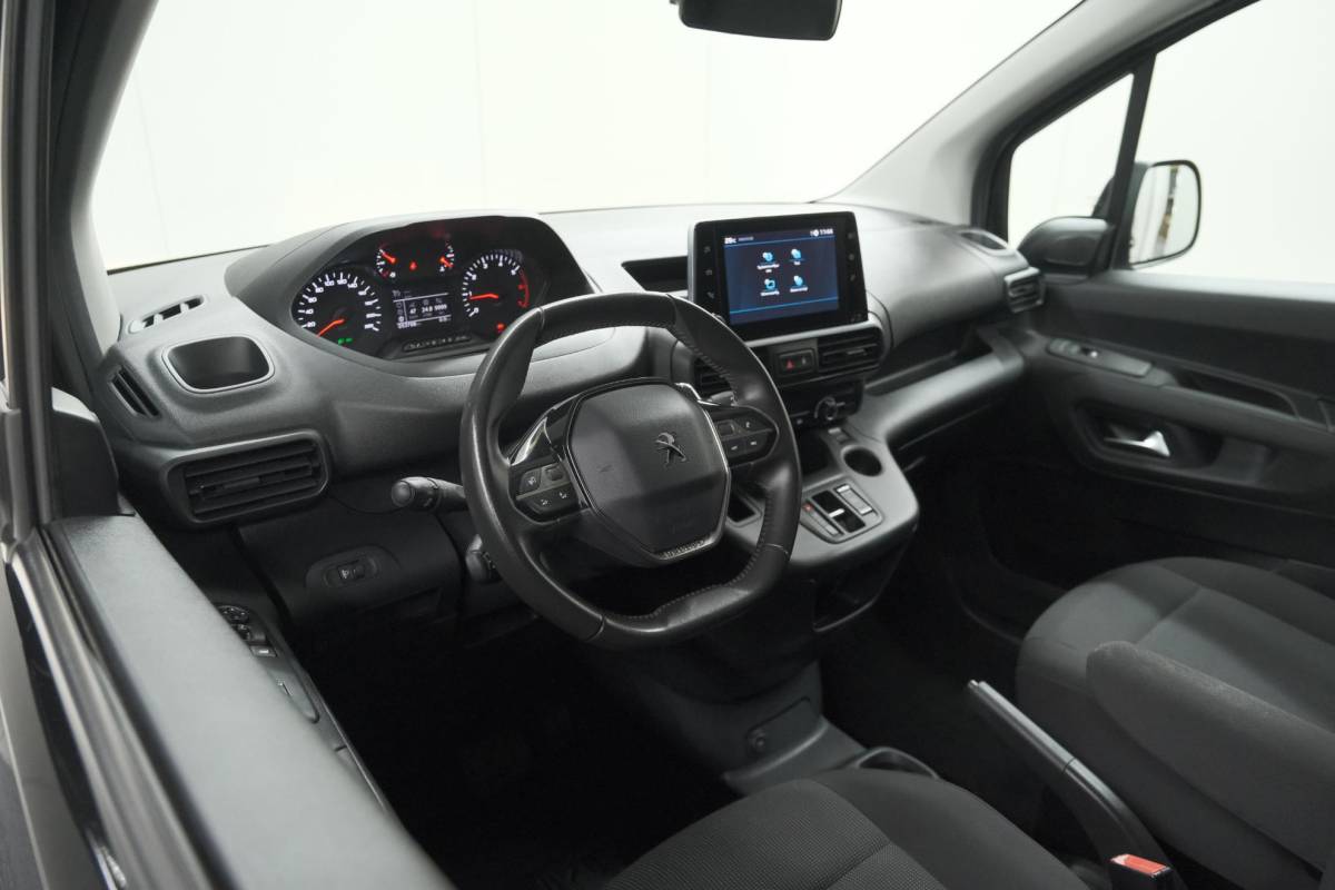 Peugeot Partner Peugeot Partner 1.5 BlueHDi 130 EAT8 S&S L1 | Houten laadvloer | Trekhaak | Camera | Parkeersensoren | Apple Carplay