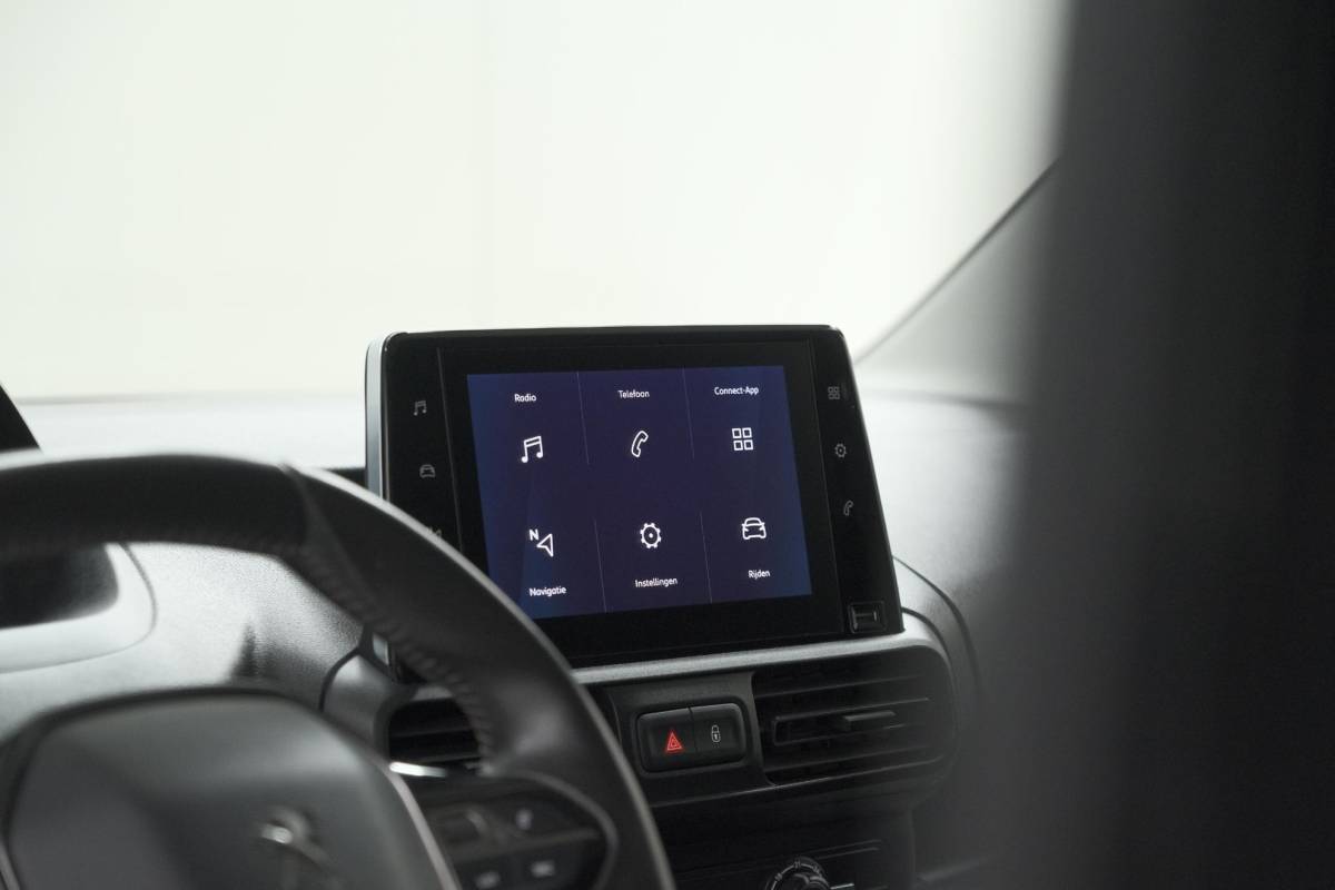 Peugeot Partner Peugeot Partner 1.5 BlueHDi 130 EAT8 S&S L1 | Houten laadvloer | Trekhaak | Camera | Parkeersensoren | Apple Carplay