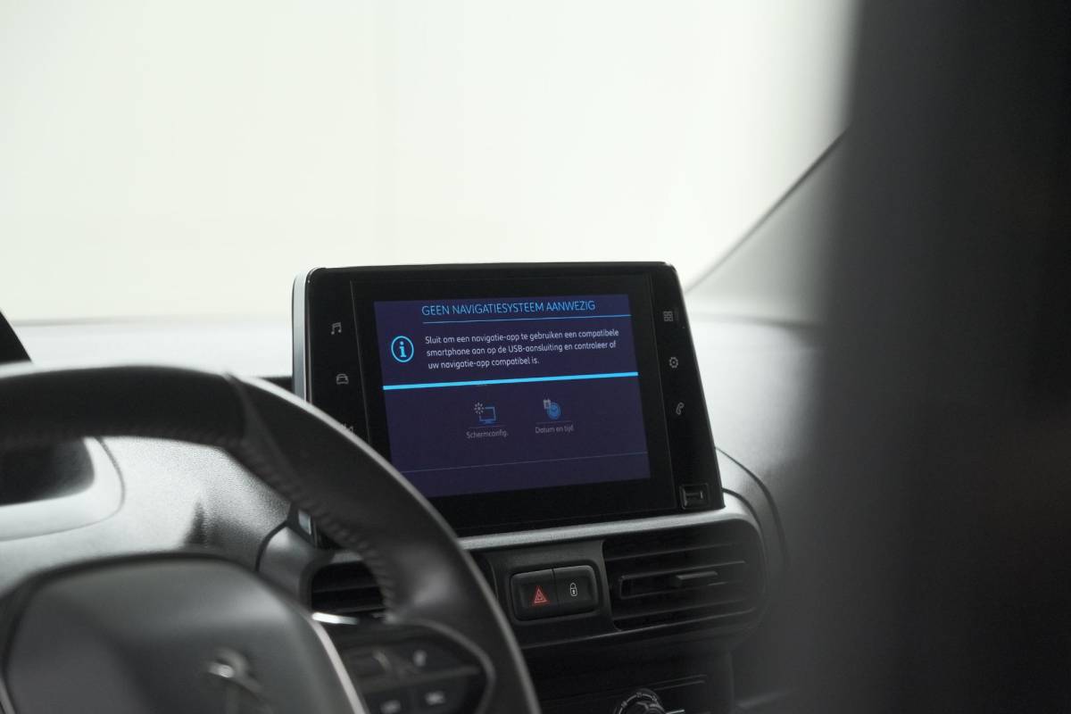 Peugeot Partner Peugeot Partner 1.5 BlueHDi 130 EAT8 S&S L1 | Houten laadvloer | Trekhaak | Camera | Parkeersensoren | Apple Carplay