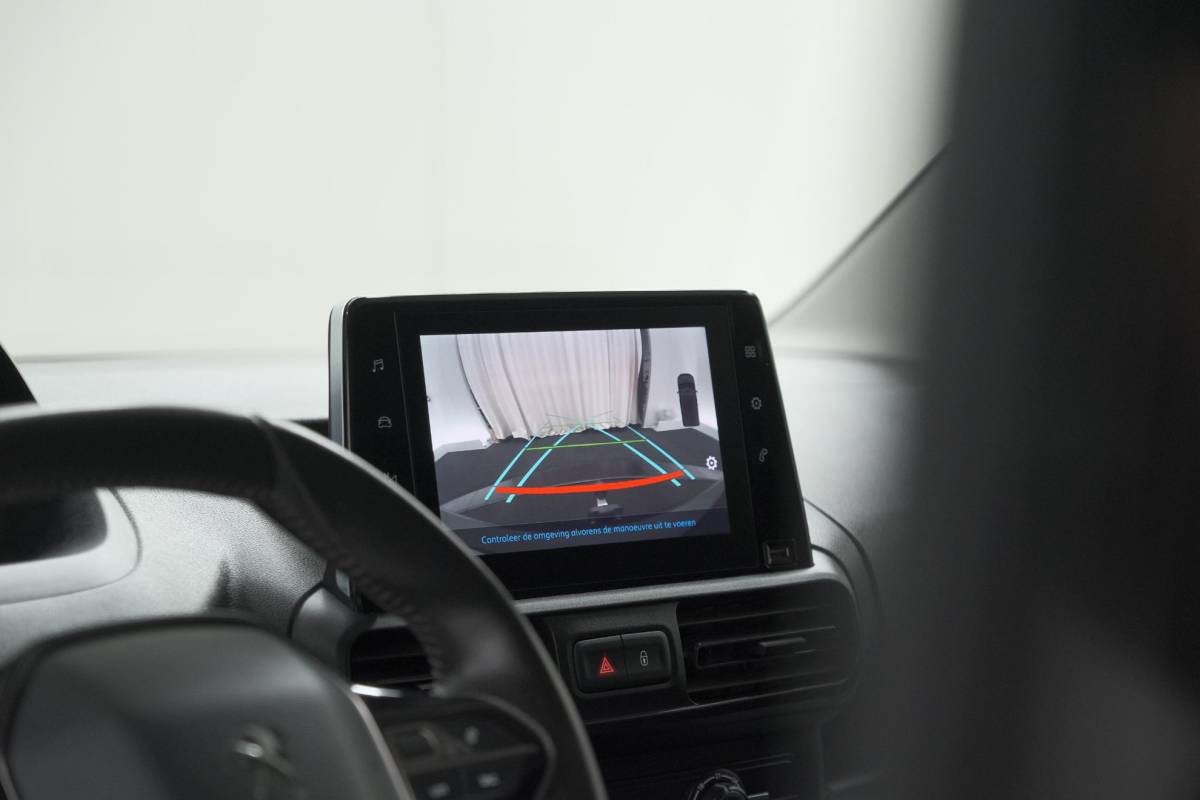 Peugeot Partner Peugeot Partner 1.5 BlueHDi 130 EAT8 S&S L1 | Houten laadvloer | Trekhaak | Camera | Parkeersensoren | Apple Carplay