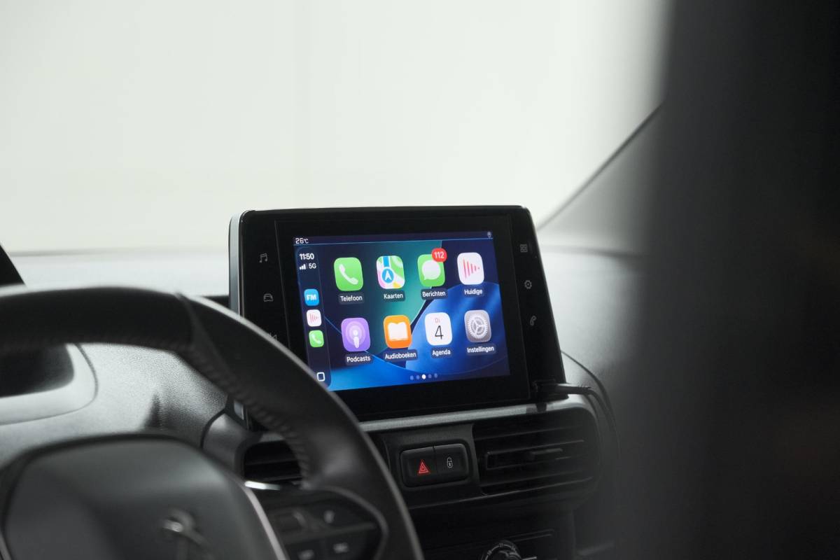 Peugeot Partner Peugeot Partner 1.5 BlueHDi 130 EAT8 S&S L1 | Houten laadvloer | Trekhaak | Camera | Parkeersensoren | Apple Carplay