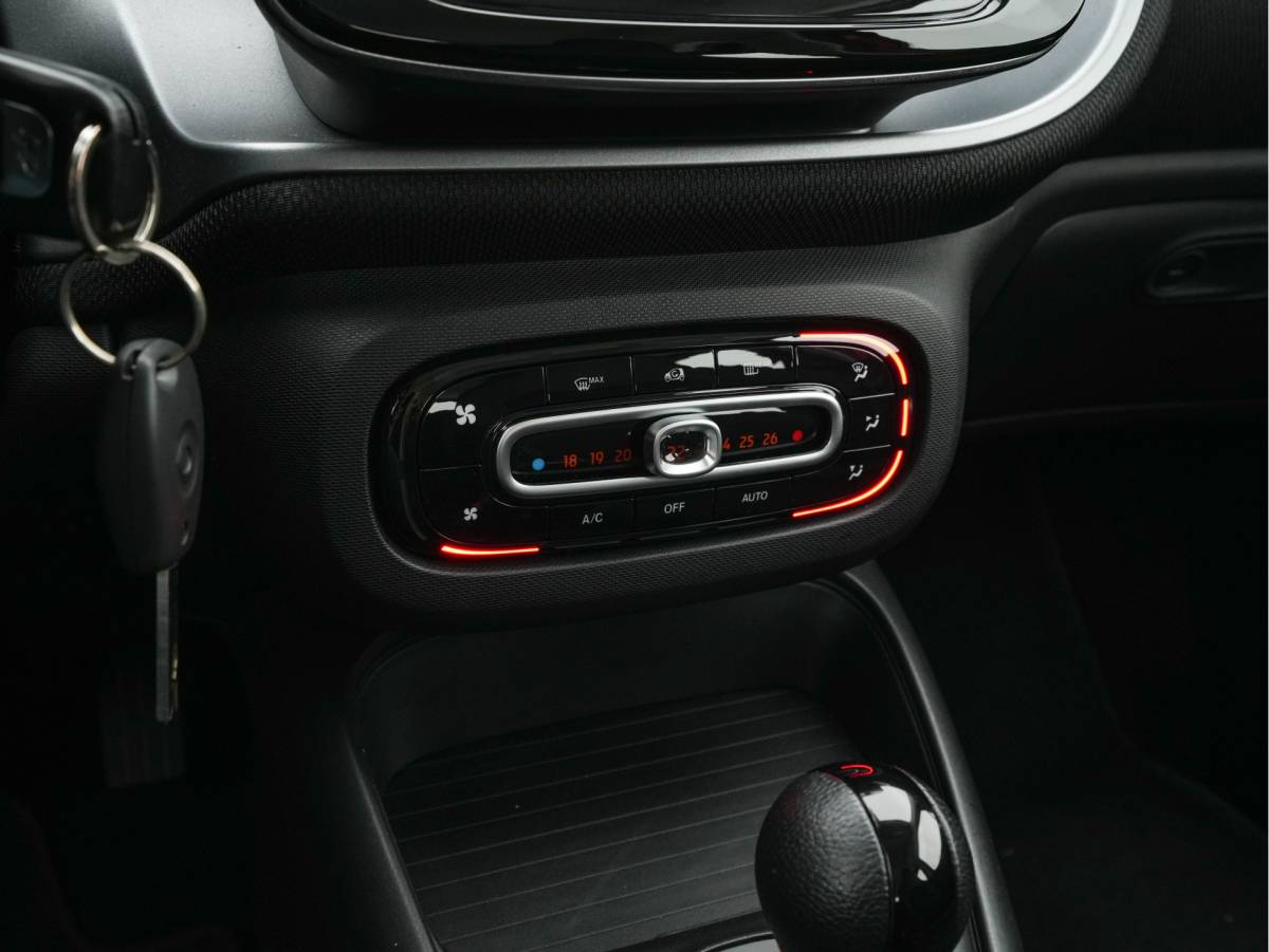 smart Forfour Smart forfour EQ Passion 18 kWh {SoH-95%} Aut.*FACE-LIFT | LED-LIGHTS | HEATED-COMFORTSEATS | CRUISE | ECC | DAB | SMART-AUDIO | COOL/AUDIO-PACK | 15″ALU*
