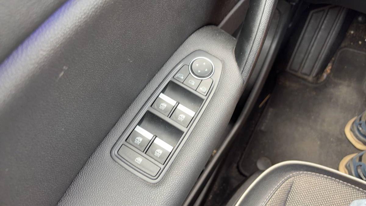 Renault Captur Renault Captur 1.0 TCe 100 Bi-Fuel Intens PANO / CAMERA / LED / CARPLAY / LANE ASS / KEYLESS / CRUISE / NAVI