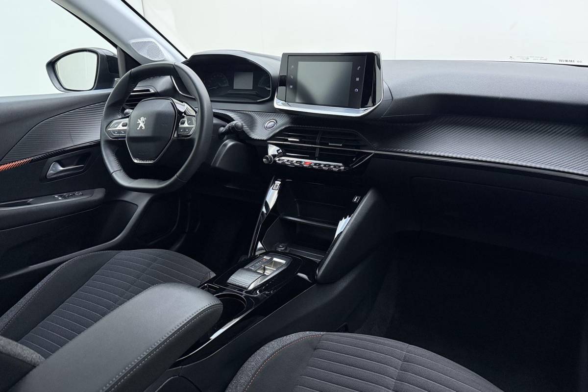 Peugeot e-208 Peugeot e-208 EV Active 50 kWh 88,31% SOH l Navigatie l Stoelverwarming l Bluetooth l Apple Carplay & Android Auto l DAB l LED l PDC achter