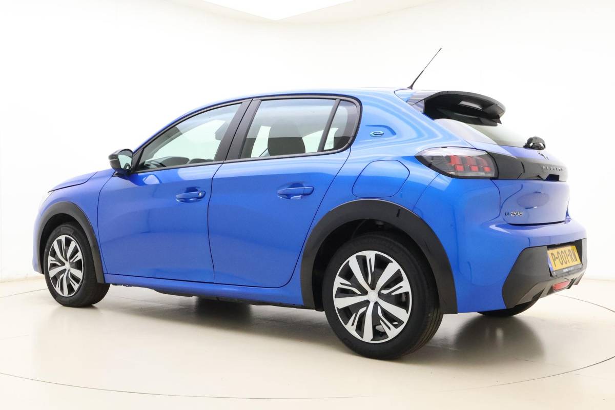 Peugeot e-208 Peugeot e-208 EV Active 50 kWh 88,31% SOH l Navigatie l Stoelverwarming l Bluetooth l Apple Carplay & Android Auto l DAB l LED l PDC achter