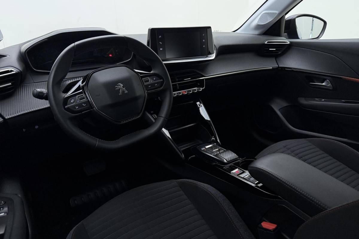 Peugeot e-208 Peugeot e-208 EV Active 50 kWh 88,31% SOH l Navigatie l Stoelverwarming l Bluetooth l Apple Carplay & Android Auto l DAB l LED l PDC achter