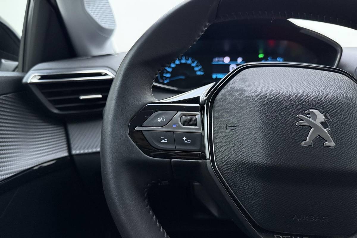 Peugeot e-208 Peugeot e-208 EV Active 50 kWh 88,31% SOH l Navigatie l Stoelverwarming l Bluetooth l Apple Carplay & Android Auto l DAB l LED l PDC achter