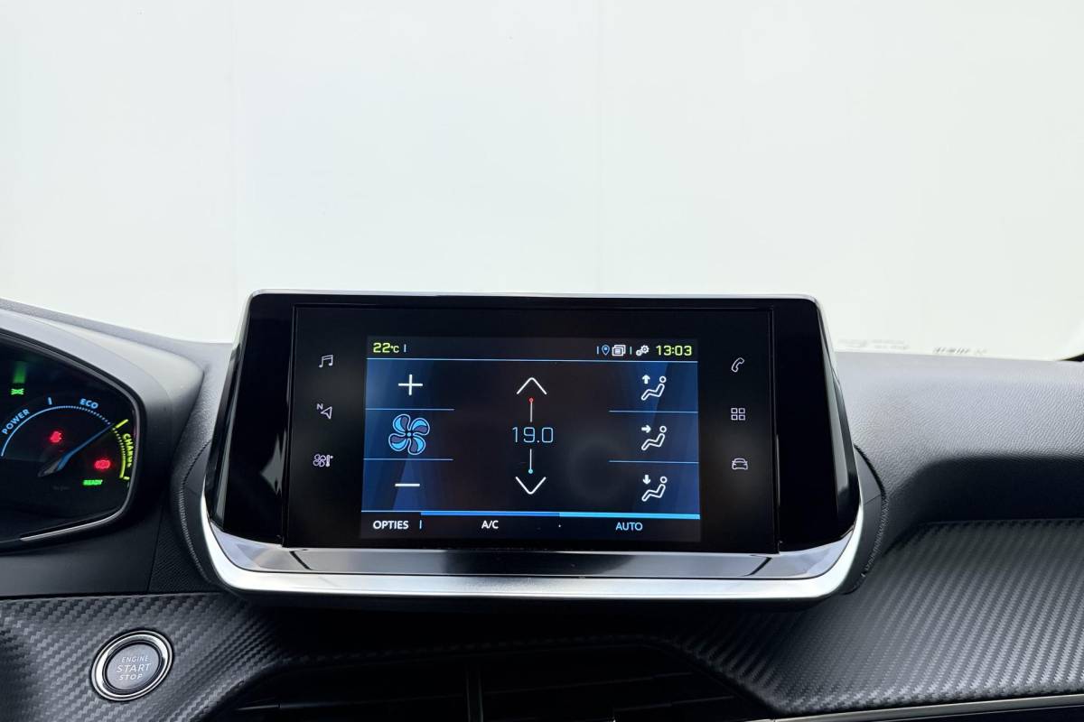Peugeot e-208 Peugeot e-208 EV Active 50 kWh 88,31% SOH l Navigatie l Stoelverwarming l Bluetooth l Apple Carplay & Android Auto l DAB l LED l PDC achter