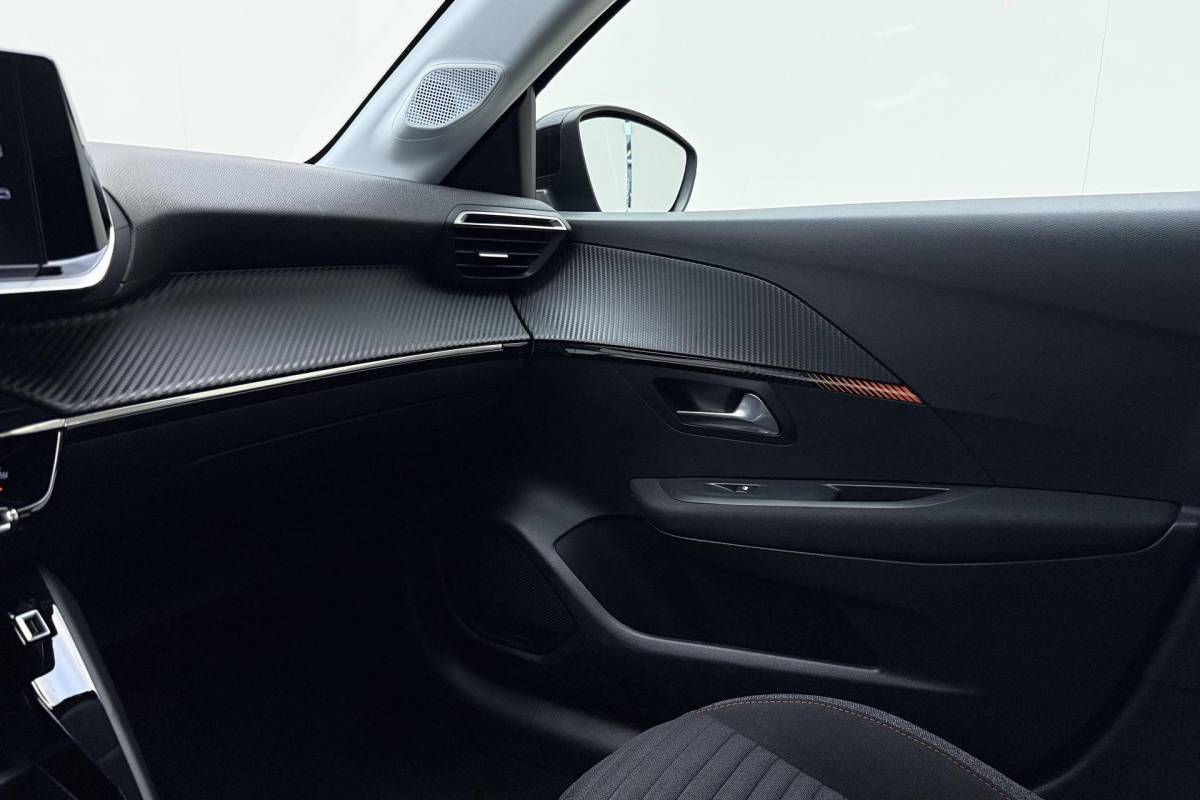 Peugeot e-208 Peugeot e-208 EV Active 50 kWh 88,31% SOH l Navigatie l Stoelverwarming l Bluetooth l Apple Carplay & Android Auto l DAB l LED l PDC achter