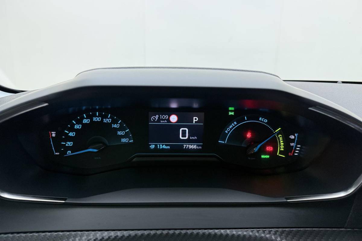 Peugeot e-208 Peugeot e-208 EV Active 50 kWh 88,31% SOH l Navigatie l Stoelverwarming l Bluetooth l Apple Carplay & Android Auto l DAB l LED l PDC achter