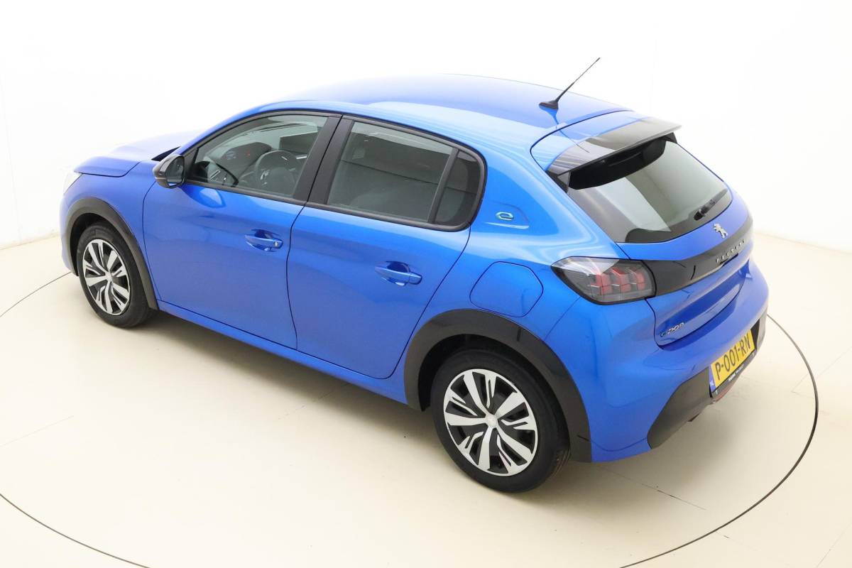 Peugeot e-208 Peugeot e-208 EV Active 50 kWh 88,31% SOH l Navigatie l Stoelverwarming l Bluetooth l Apple Carplay & Android Auto l DAB l LED l PDC achter