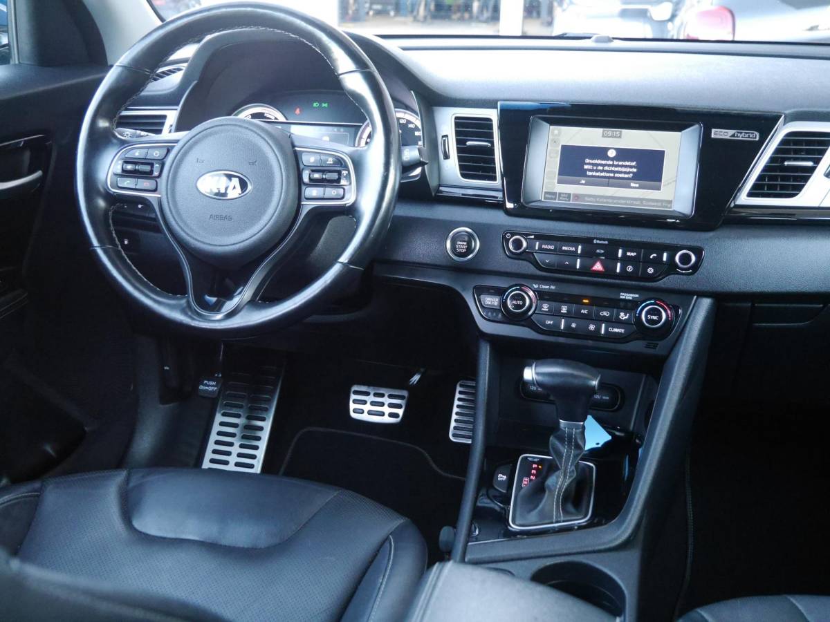 Kia Niro Kia Niro 1.6 GDi Hybrid ExecutiveLine | Automaat | Dodehoek detectie | Adaptieve Cruise | Stoelverwarming | Lederenbekleding | Camera | Xenon verlichting | Parkeersensoren | Navigatie