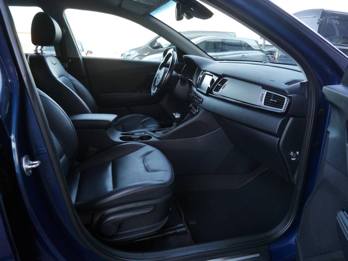 Kia Niro Kia Niro 1.6 GDi Hybrid ExecutiveLine | Automaat | Dodehoek detectie | Adaptieve Cruise | Stoelverwarming | Lederenbekleding | Camera | Xenon verlichting | Parkeersensoren | Navigatie