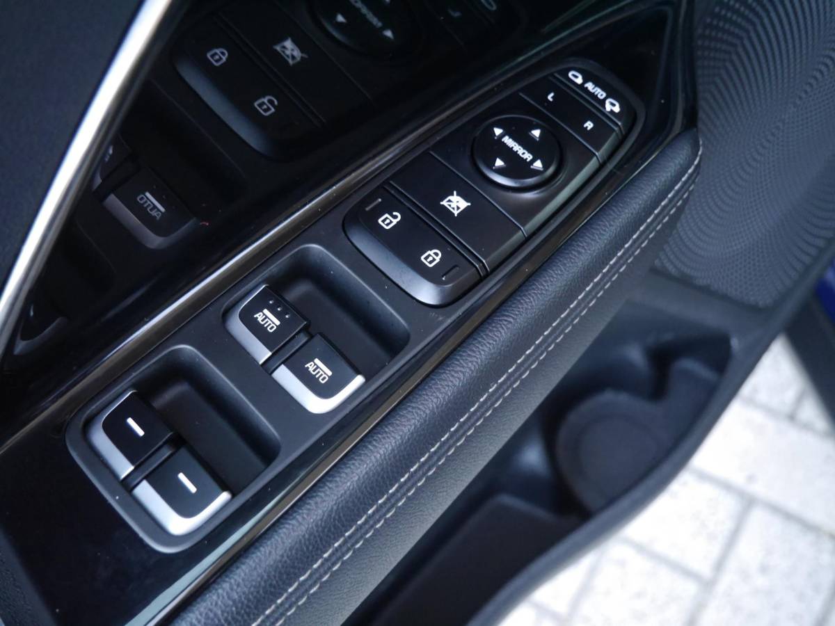 Kia Niro Kia Niro 1.6 GDi Hybrid ExecutiveLine | Automaat | Dodehoek detectie | Adaptieve Cruise | Stoelverwarming | Lederenbekleding | Camera | Xenon verlichting | Parkeersensoren | Navigatie