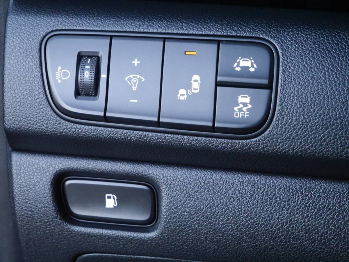 Kia Niro Kia Niro 1.6 GDi Hybrid ExecutiveLine | Automaat | Dodehoek detectie | Adaptieve Cruise | Stoelverwarming | Lederenbekleding | Camera | Xenon verlichting | Parkeersensoren | Navigatie