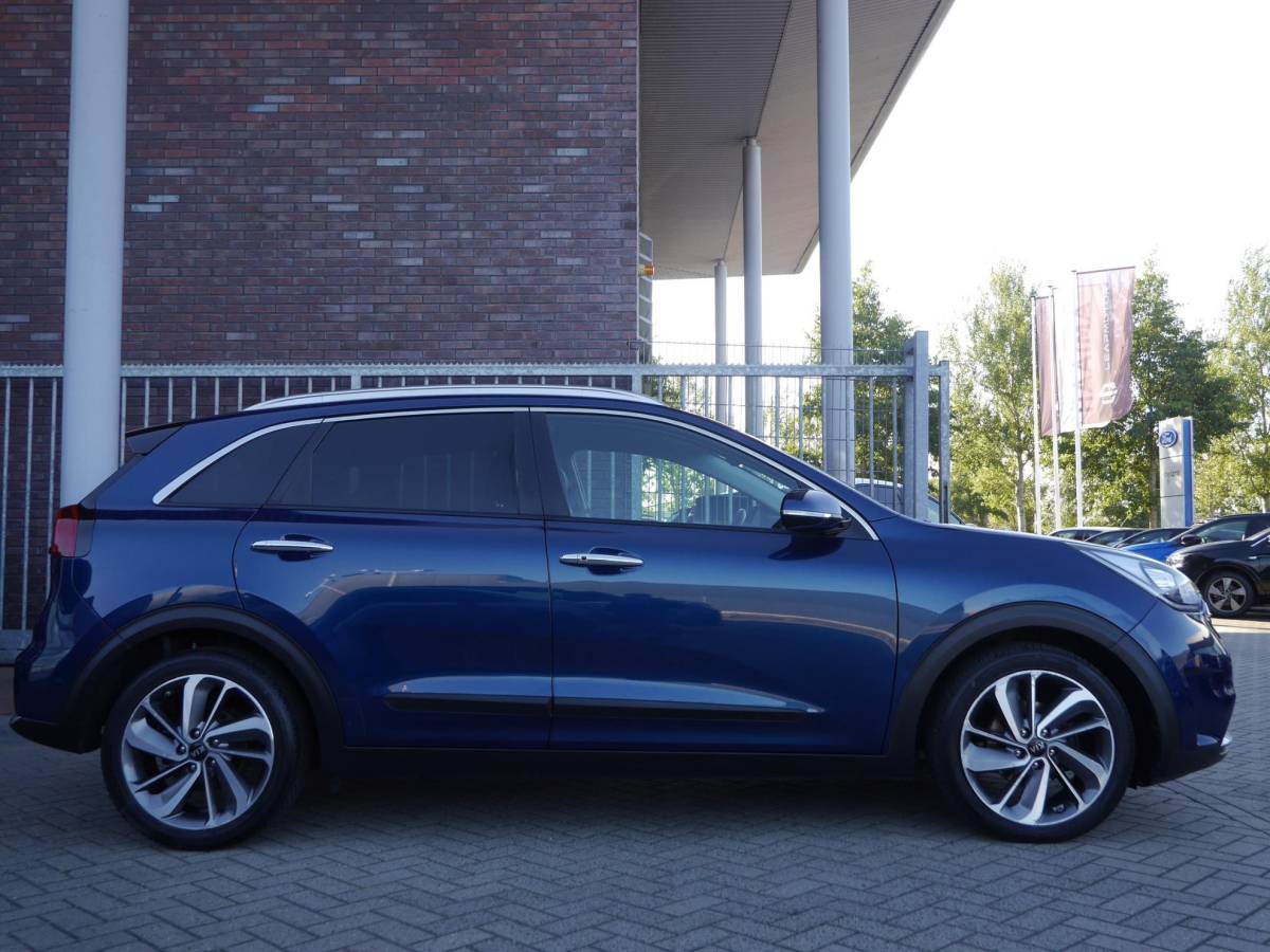 Kia Niro Kia Niro 1.6 GDi Hybrid ExecutiveLine | Automaat | Dodehoek detectie | Adaptieve Cruise | Stoelverwarming | Lederenbekleding | Camera | Xenon verlichting | Parkeersensoren | Navigatie