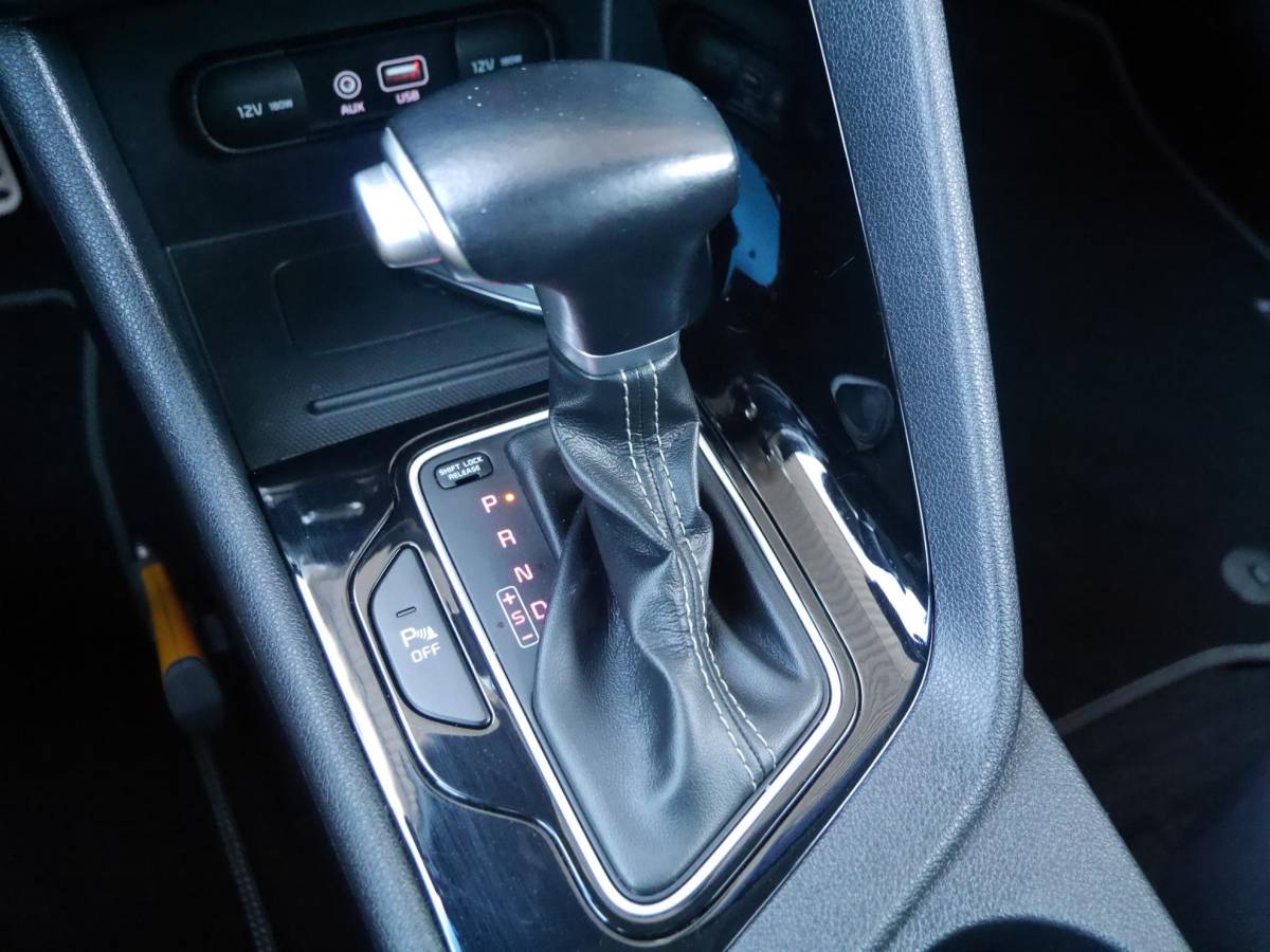 Kia Niro Kia Niro 1.6 GDi Hybrid ExecutiveLine | Automaat | Dodehoek detectie | Adaptieve Cruise | Stoelverwarming | Lederenbekleding | Camera | Xenon verlichting | Parkeersensoren | Navigatie