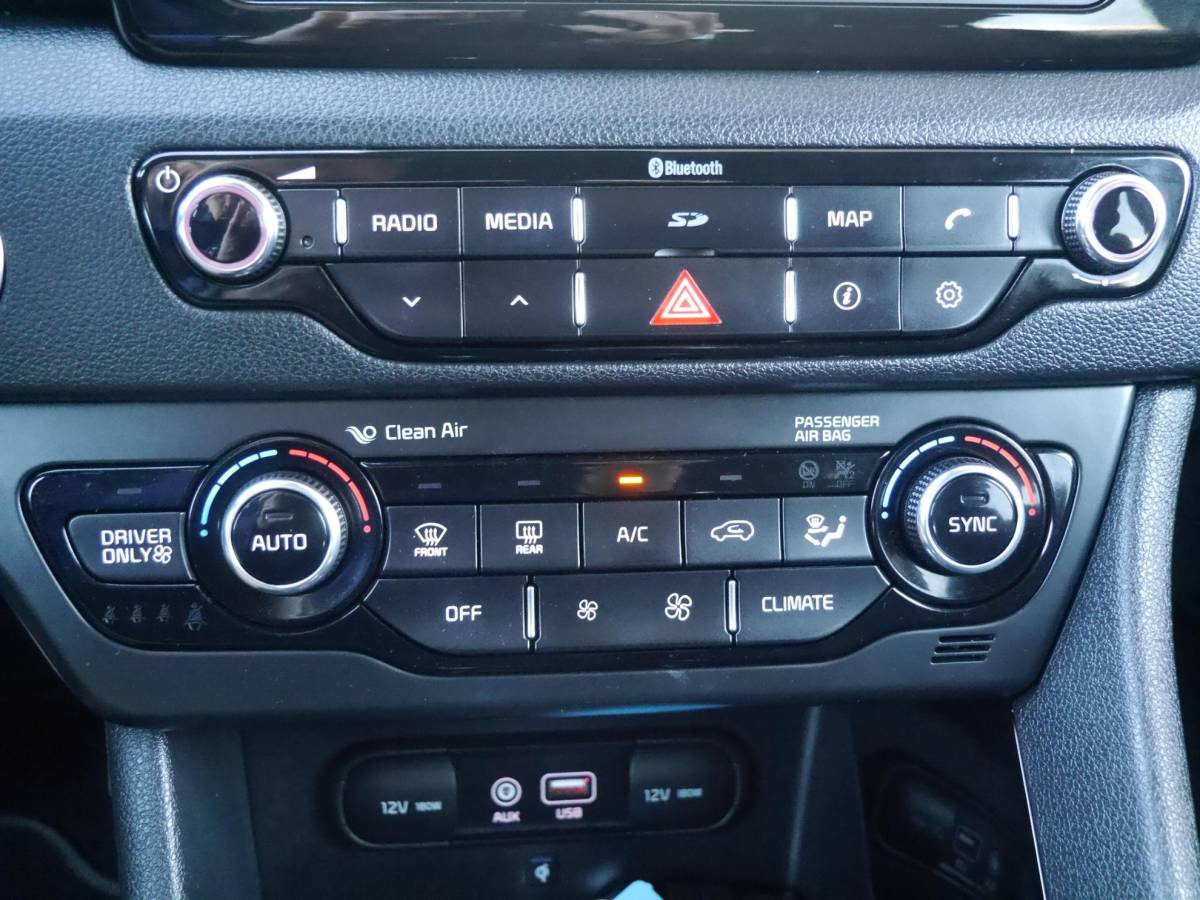 Kia Niro Kia Niro 1.6 GDi Hybrid ExecutiveLine | Automaat | Dodehoek detectie | Adaptieve Cruise | Stoelverwarming | Lederenbekleding | Camera | Xenon verlichting | Parkeersensoren | Navigatie