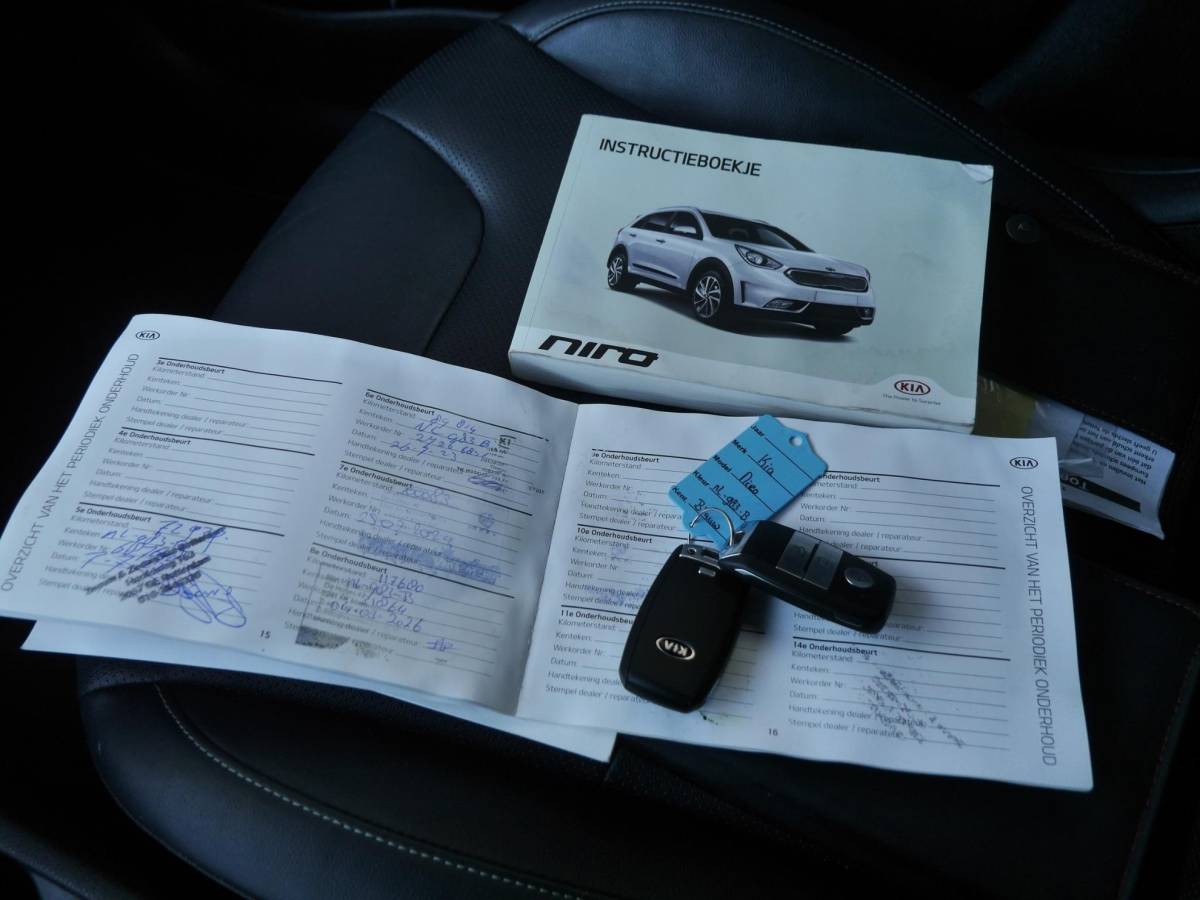 Kia Niro Kia Niro 1.6 GDi Hybrid ExecutiveLine | Automaat | Dodehoek detectie | Adaptieve Cruise | Stoelverwarming | Lederenbekleding | Camera | Xenon verlichting | Parkeersensoren | Navigatie