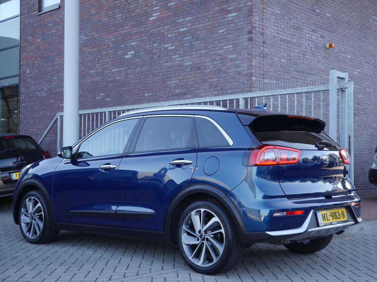 Kia Niro Kia Niro 1.6 GDi Hybrid ExecutiveLine | Automaat | Dodehoek detectie | Adaptieve Cruise | Stoelverwarming | Lederenbekleding | Camera | Xenon verlichting | Parkeersensoren | Navigatie