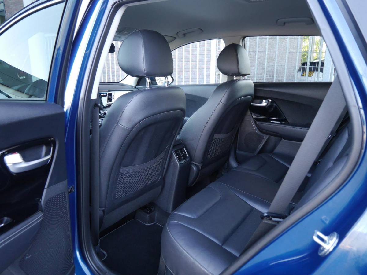 Kia Niro Kia Niro 1.6 GDi Hybrid ExecutiveLine | Automaat | Dodehoek detectie | Adaptieve Cruise | Stoelverwarming | Lederenbekleding | Camera | Xenon verlichting | Parkeersensoren | Navigatie
