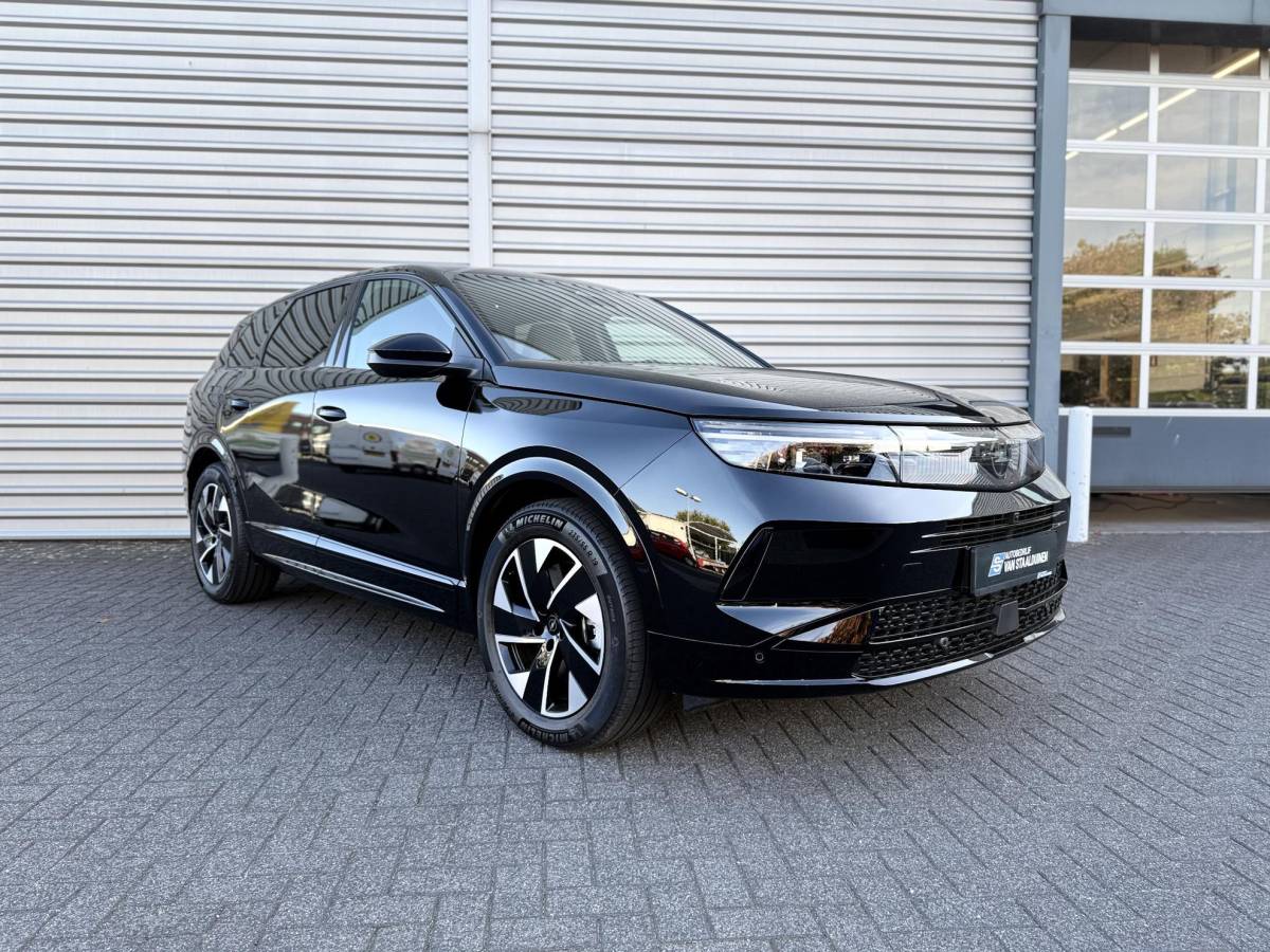 Opel Grandland Opel Grandland 1.6 Turbo Plug-in-Hybrid GS  NIEUW BINNEN |360 Camera | PDC | Stoelverwarming | Stuurverwarming | NAVI | Draadloos tel opladen | ECC | Apple carplay |
