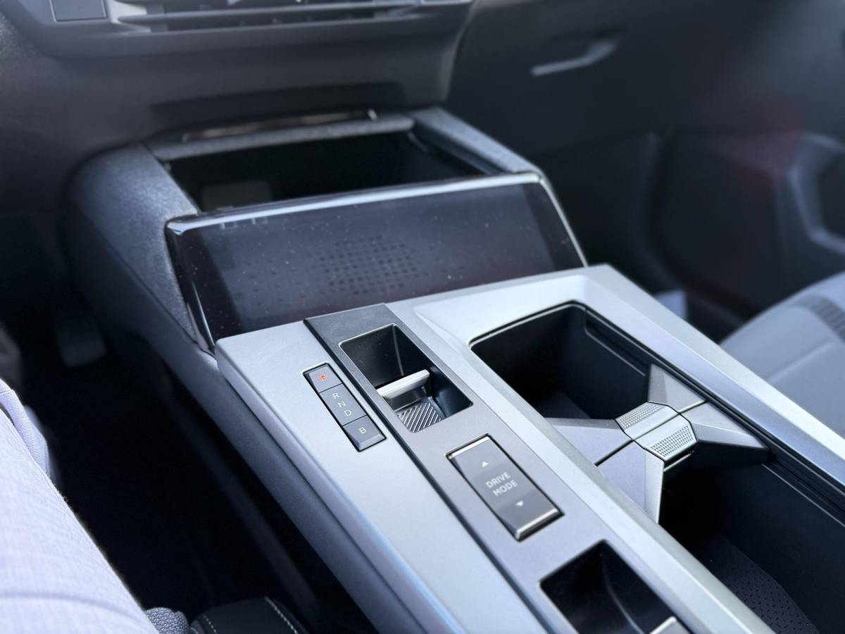 Opel Grandland Opel Grandland 1.6 Turbo Plug-in-Hybrid GS  NIEUW BINNEN |360 Camera | PDC | Stoelverwarming | Stuurverwarming | NAVI | Draadloos tel opladen | ECC | Apple carplay |