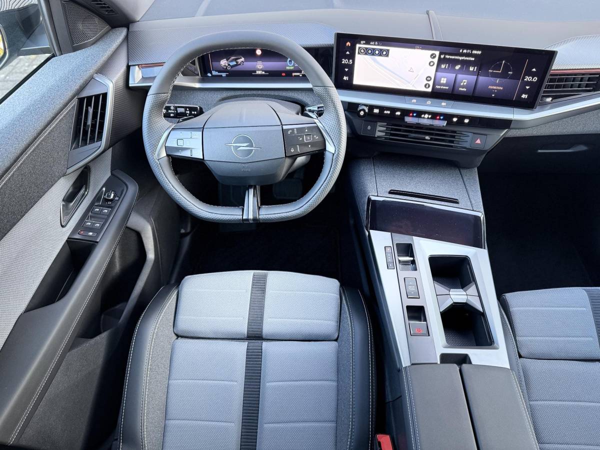 Opel Grandland Opel Grandland 1.6 Turbo Plug-in-Hybrid GS  NIEUW BINNEN |360 Camera | PDC | Stoelverwarming | Stuurverwarming | NAVI | Draadloos tel opladen | ECC | Apple carplay |