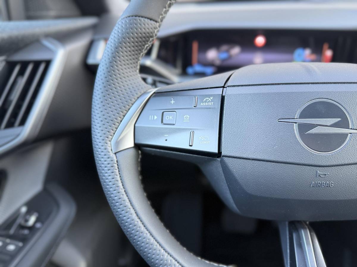 Opel Grandland Opel Grandland 1.6 Turbo Plug-in-Hybrid GS  NIEUW BINNEN |360 Camera | PDC | Stoelverwarming | Stuurverwarming | NAVI | Draadloos tel opladen | ECC | Apple carplay |