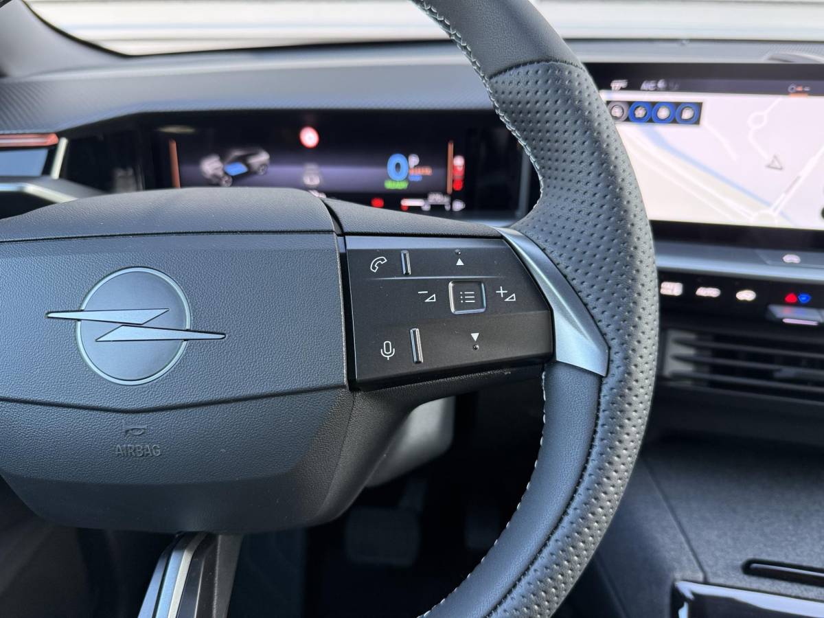 Opel Grandland Opel Grandland 1.6 Turbo Plug-in-Hybrid GS  NIEUW BINNEN |360 Camera | PDC | Stoelverwarming | Stuurverwarming | NAVI | Draadloos tel opladen | ECC | Apple carplay |