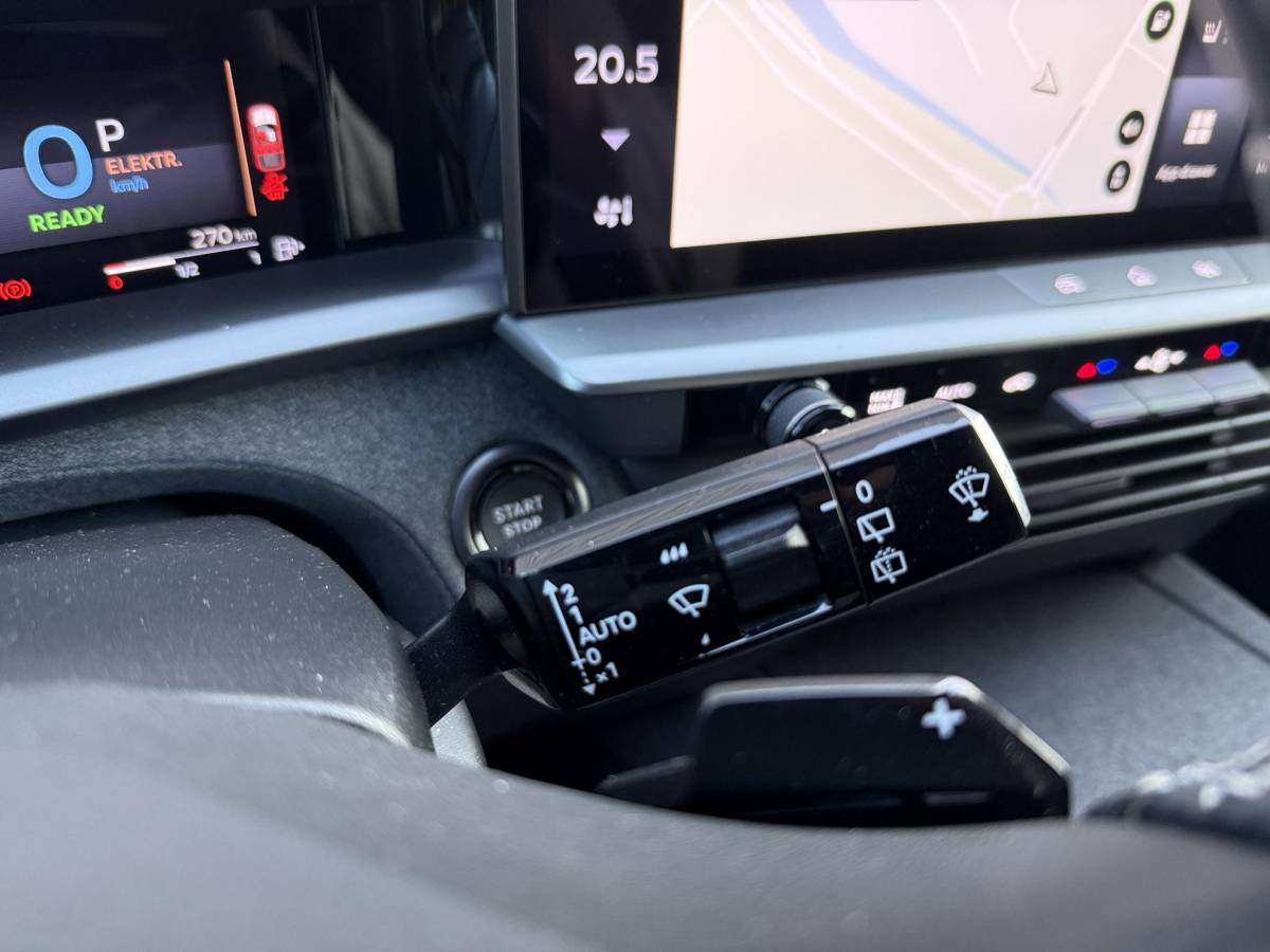 Opel Grandland Opel Grandland 1.6 Turbo Plug-in-Hybrid GS  NIEUW BINNEN |360 Camera | PDC | Stoelverwarming | Stuurverwarming | NAVI | Draadloos tel opladen | ECC | Apple carplay |