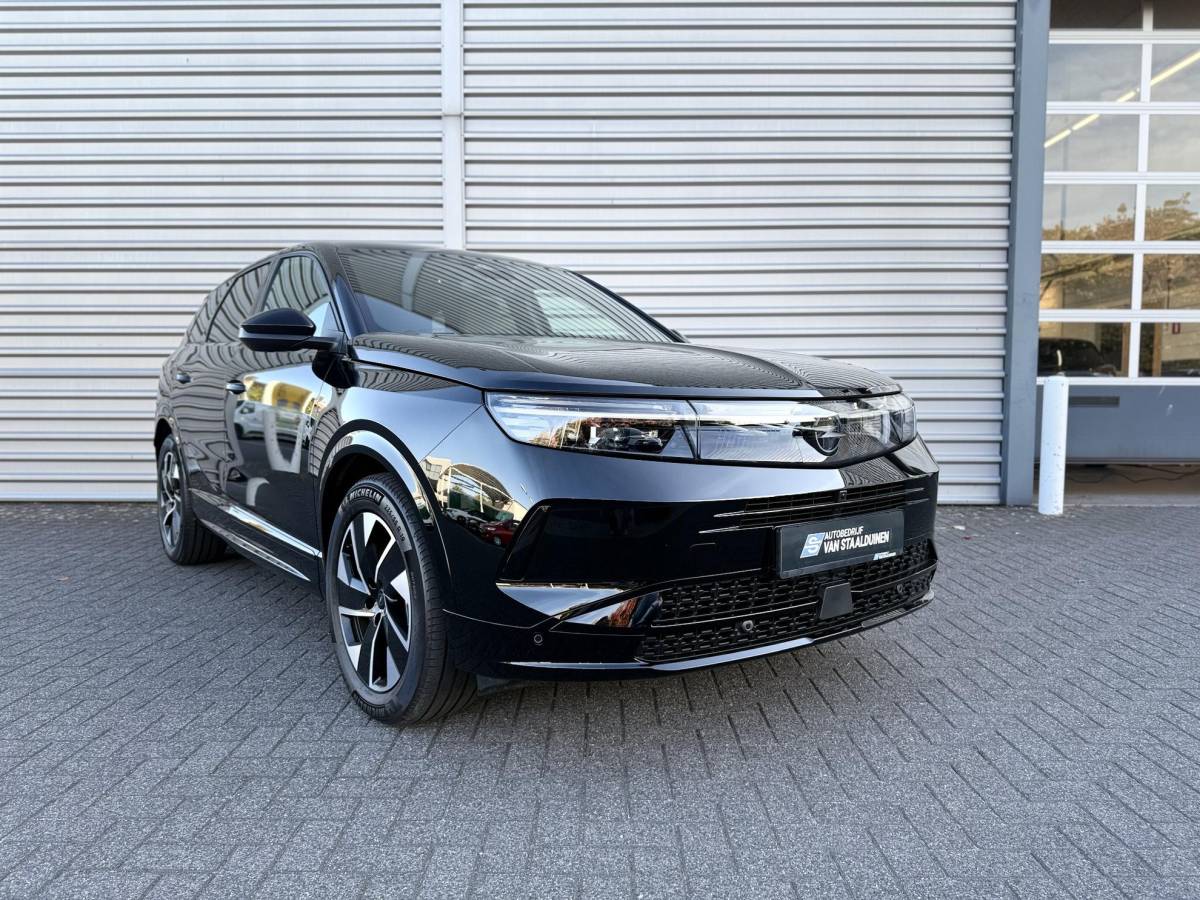 Opel Grandland Opel Grandland 1.6 Turbo Plug-in-Hybrid GS  NIEUW BINNEN |360 Camera | PDC | Stoelverwarming | Stuurverwarming | NAVI | Draadloos tel opladen | ECC | Apple carplay |