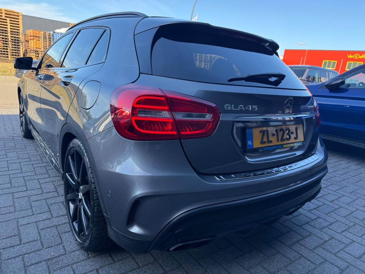 Mercedes-Benz GLA Mercedes-Benz GLA-klasse AMG 45 4MATIC | PANO | XENON | CRUISE | CAMERA | MEMORY | NAVI | LMV | HARMAN KARDON |
