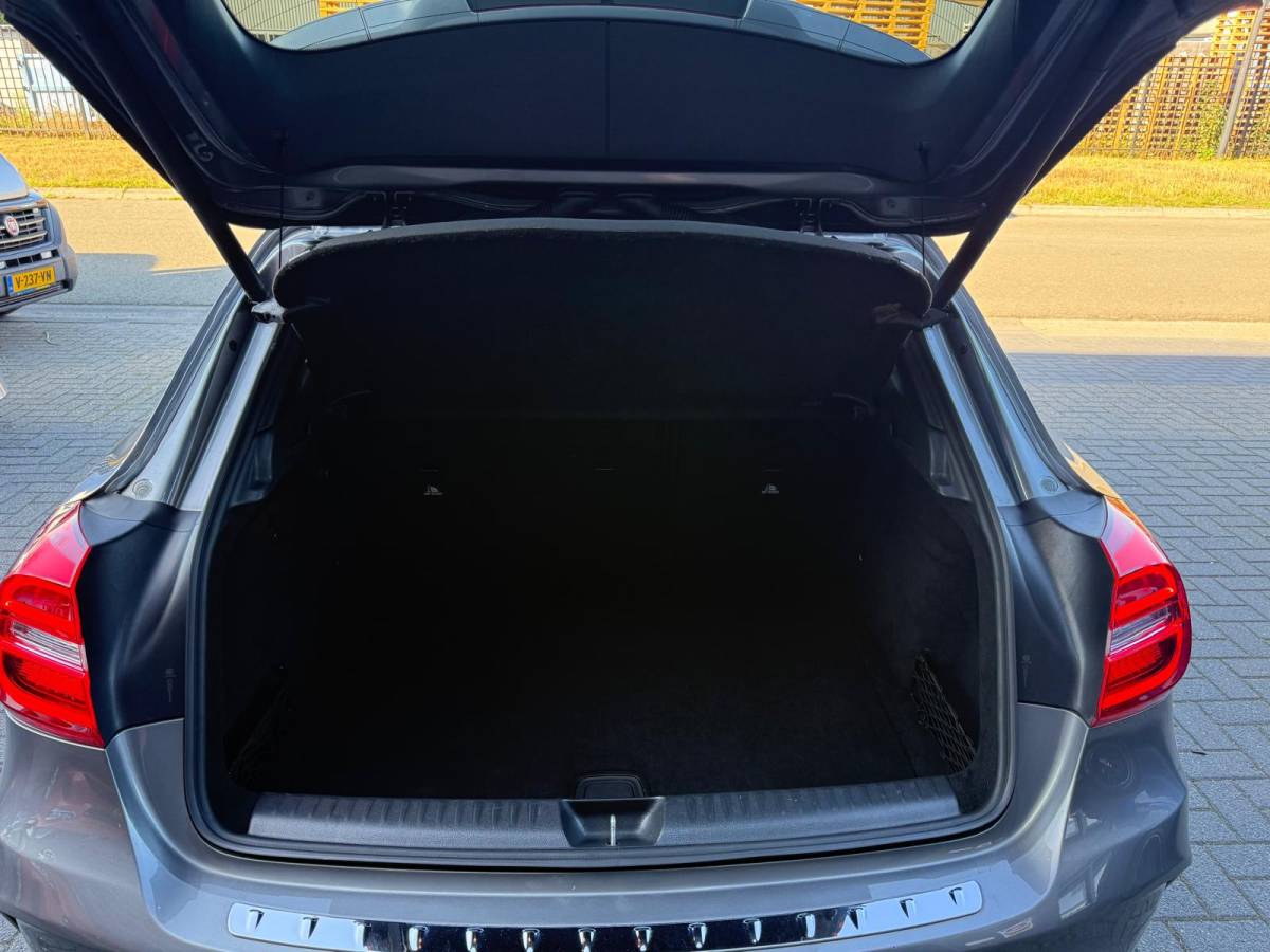 Mercedes-Benz GLA Mercedes-Benz GLA-klasse AMG 45 4MATIC | PANO | XENON | CRUISE | CAMERA | MEMORY | NAVI | LMV | HARMAN KARDON |