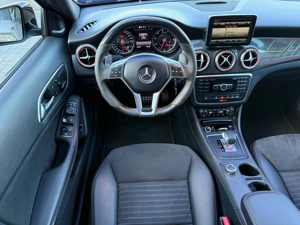 Mercedes-Benz GLA Mercedes-Benz GLA-klasse AMG 45 4MATIC | PANO | XENON | CRUISE | CAMERA | MEMORY | NAVI | LMV | HARMAN KARDON |