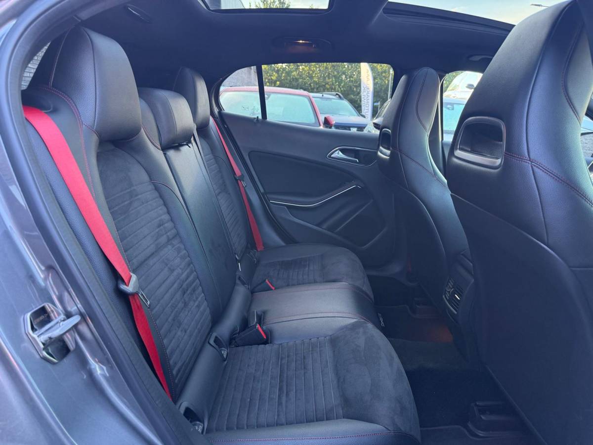 Mercedes-Benz GLA Mercedes-Benz GLA-klasse AMG 45 4MATIC | PANO | XENON | CRUISE | CAMERA | MEMORY | NAVI | LMV | HARMAN KARDON |