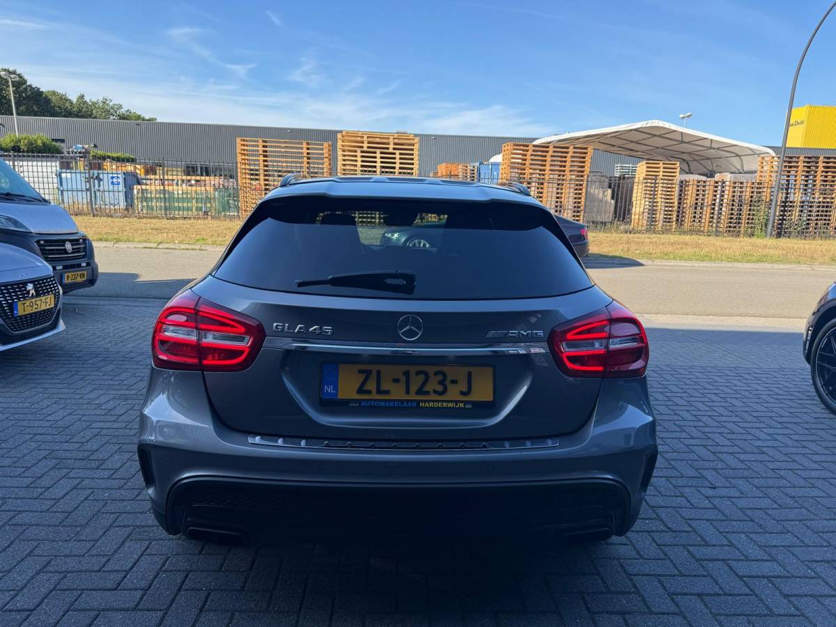 Mercedes-Benz GLA Mercedes-Benz GLA-klasse AMG 45 4MATIC | PANO | XENON | CRUISE | CAMERA | MEMORY | NAVI | LMV | HARMAN KARDON |