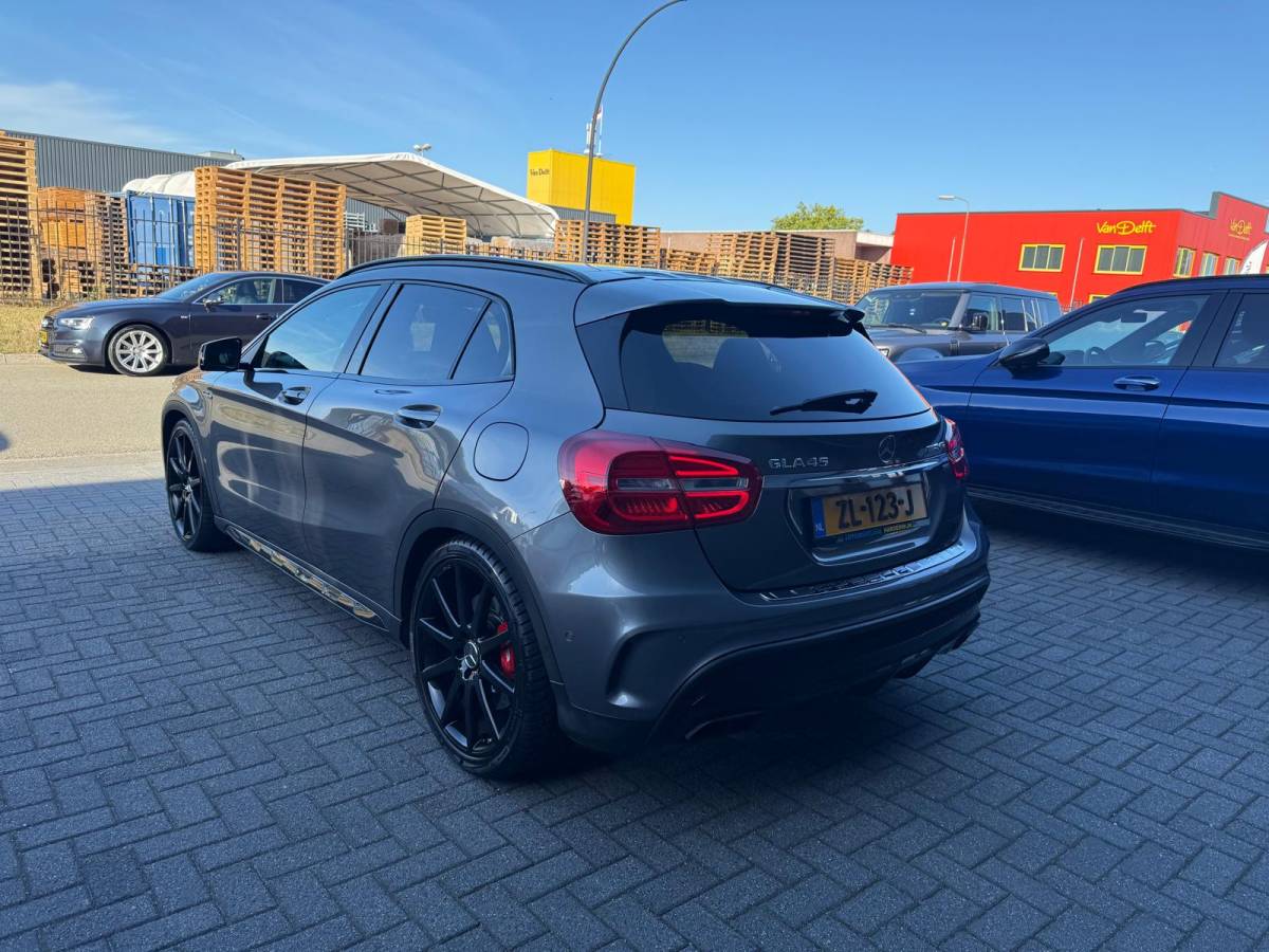 Mercedes-Benz GLA Mercedes-Benz GLA-klasse AMG 45 4MATIC | PANO | XENON | CRUISE | CAMERA | MEMORY | NAVI | LMV | HARMAN KARDON |