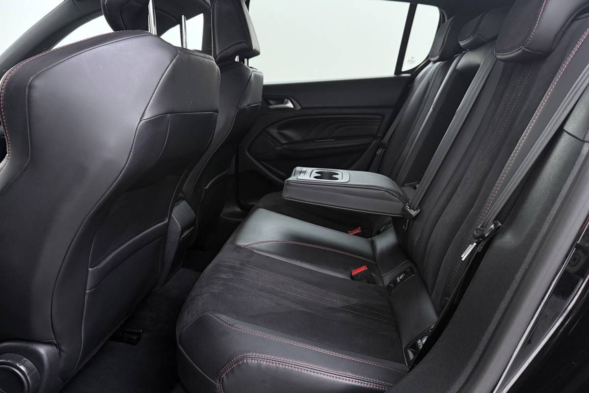 Peugeot 308 Peugeot 308 1.6 e-THP GTi 250 | Org NL | Camera | Stoelverwarming | Denon Audio | Keyless Entry/Start | Stoelmassage |