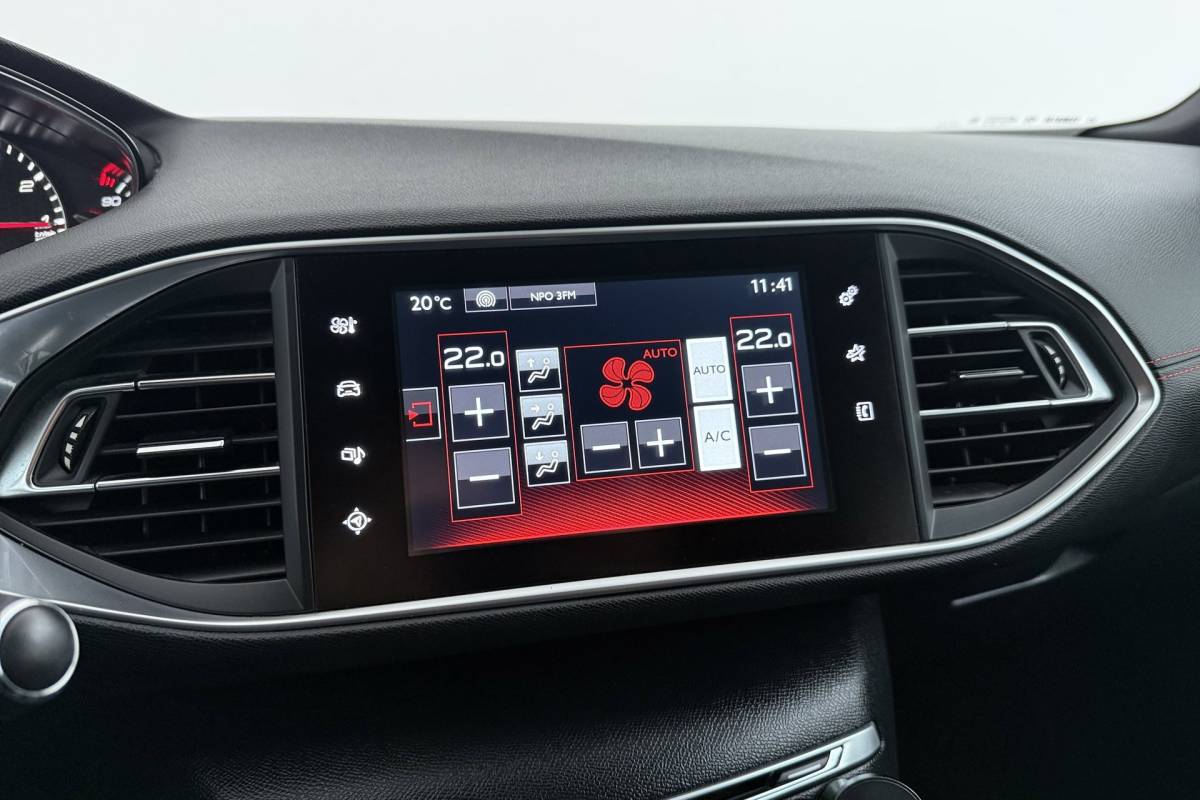 Peugeot 308 Peugeot 308 1.6 e-THP GTi 250 | Org NL | Camera | Stoelverwarming | Denon Audio | Keyless Entry/Start | Stoelmassage |