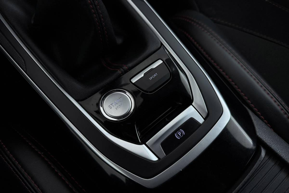 Peugeot 308 Peugeot 308 1.6 e-THP GTi 250 | Org NL | Camera | Stoelverwarming | Denon Audio | Keyless Entry/Start | Stoelmassage |